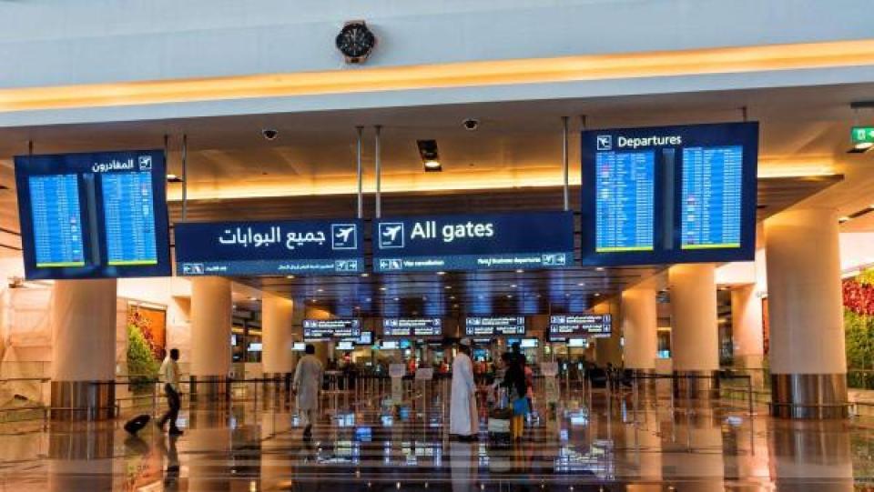 اكتشاف زوايا جديدة في مطار مسقط🛫
مر يوم وأنا أنتظر رحلتي وجربت أمشي في كل زاوية من المطار. اكتشفت مناطق هادئة ومصلى جميل وزاوية خاصة للأطفال. المسافر مهما كان مستعجل يحتاج هدوء وراحة؛ مطار مسقط يعطي للكل شعور بالطمأنينة والانتماء.