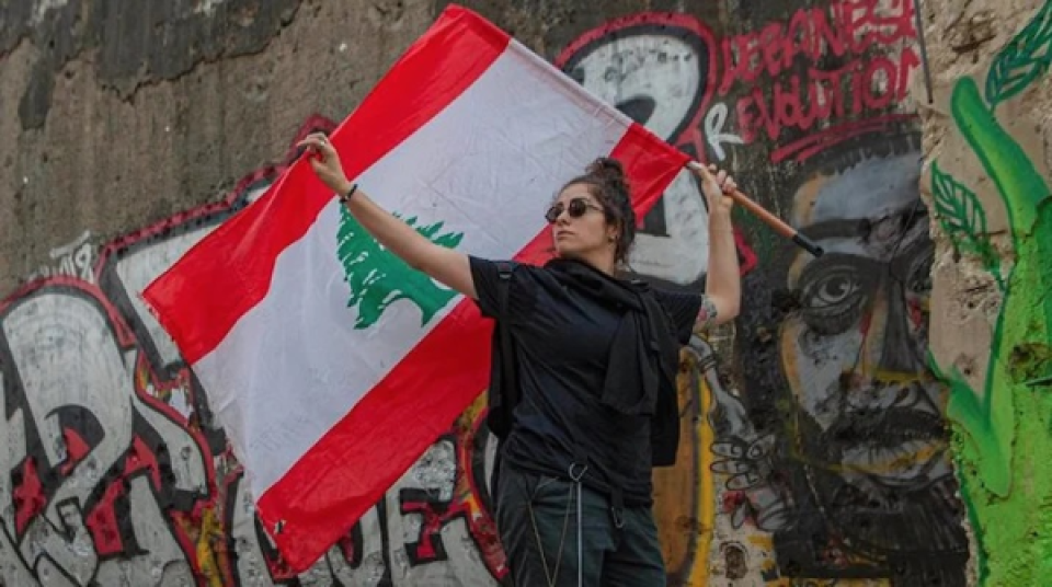 لأسابيع، ينبض قلب بيروت بالأمل والفرح والتفاؤل بالتغيير. اجتاحت الثورة البلاد، وفي كل مكان كانت النساء في طليعة الصفوف.