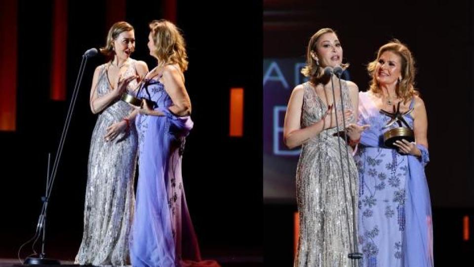 منة شلبي تعلق على حادثة تمزق فستانها على المسرح