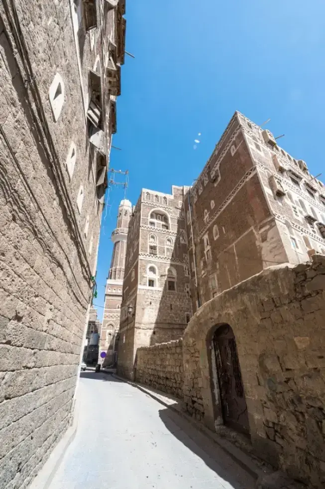 أجمل ذكرياتي كانت لعبة الغميضة في الحارة القديمة، كنا نجتمع مع أبناء الجيران ونستمتع حتى أذان المغرب، وكانت البساطة تملأ قلوبنا، اليوم ألاحظ أن معظم الأطفال يفضلون الألعاب الإلكترونية.
#ذكريات_اليمن