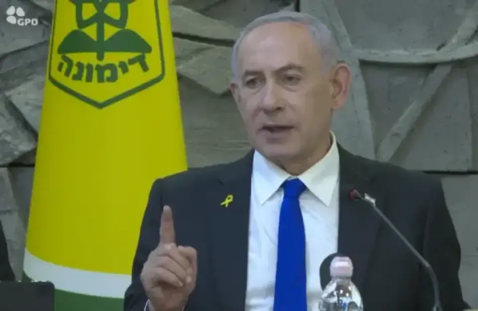 شدد رئيس الوزراء الإسرائيلي بنيامين نتنياهو، خلال اجتماع حكومي خاص بمدينة ديمونا، على أن "كل من يحاول إرسال الإرهاب، أو توجيهه، أو تنظيمه ضدهم، يعتبرونه هدفا لهم".