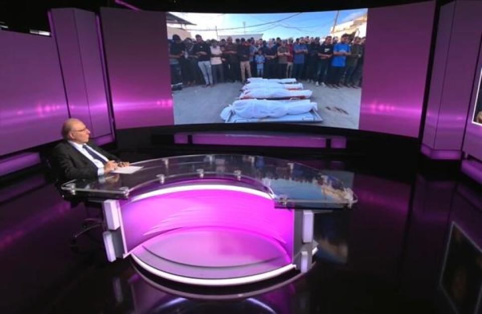 محام دولي لـRT: عشرة آلاف محام يلاحقون مجرمي الحرب في إسرائيل
أكد المحامي الدولي عبد الحميد مراري أن وقف الحرب في قطاع غزة لا يعني وقف المتابعة أو المحاسبة القضائية للجناة ومجرمي الحرب.